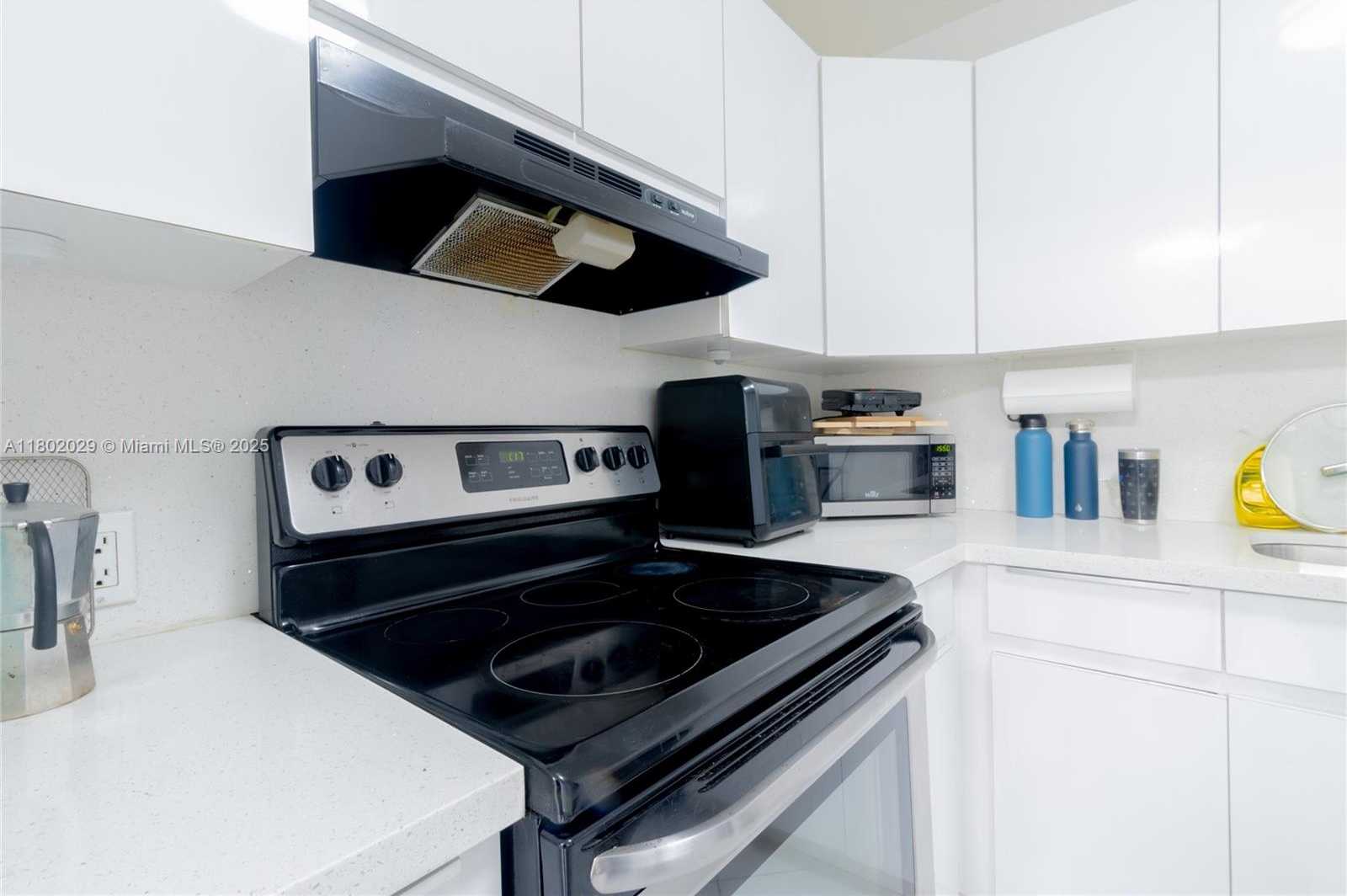 Small Image of 100 BAYVIEW DR #224, Sunny Isles Beach Number 25
