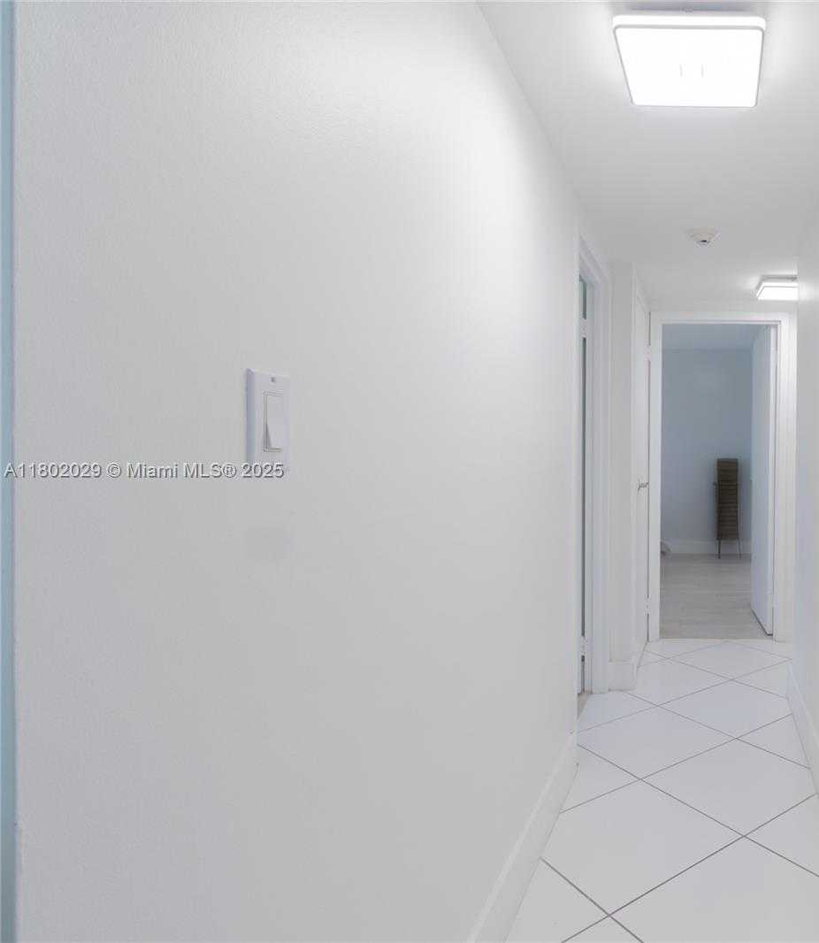 Small Image of 100 BAYVIEW DR #224, Sunny Isles Beach Number 26