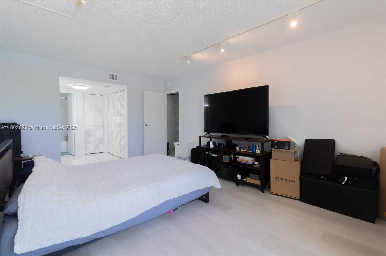 Small Image of 100 BAYVIEW DR #224, Sunny Isles Beach Number 33