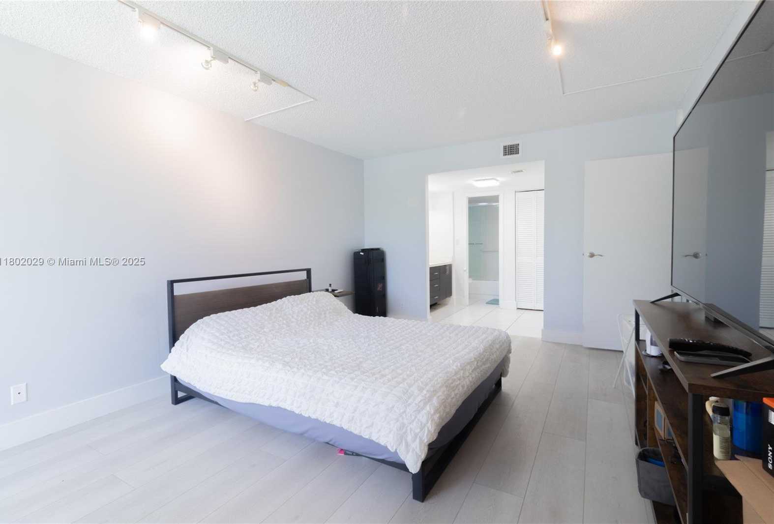Small Image of 100 BAYVIEW DR #224, Sunny Isles Beach Number 35