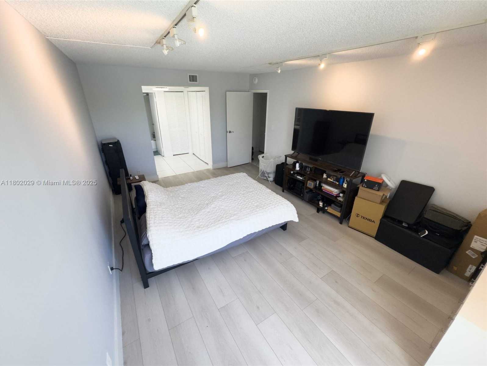 Small Image of 100 BAYVIEW DR #224, Sunny Isles Beach Number 39