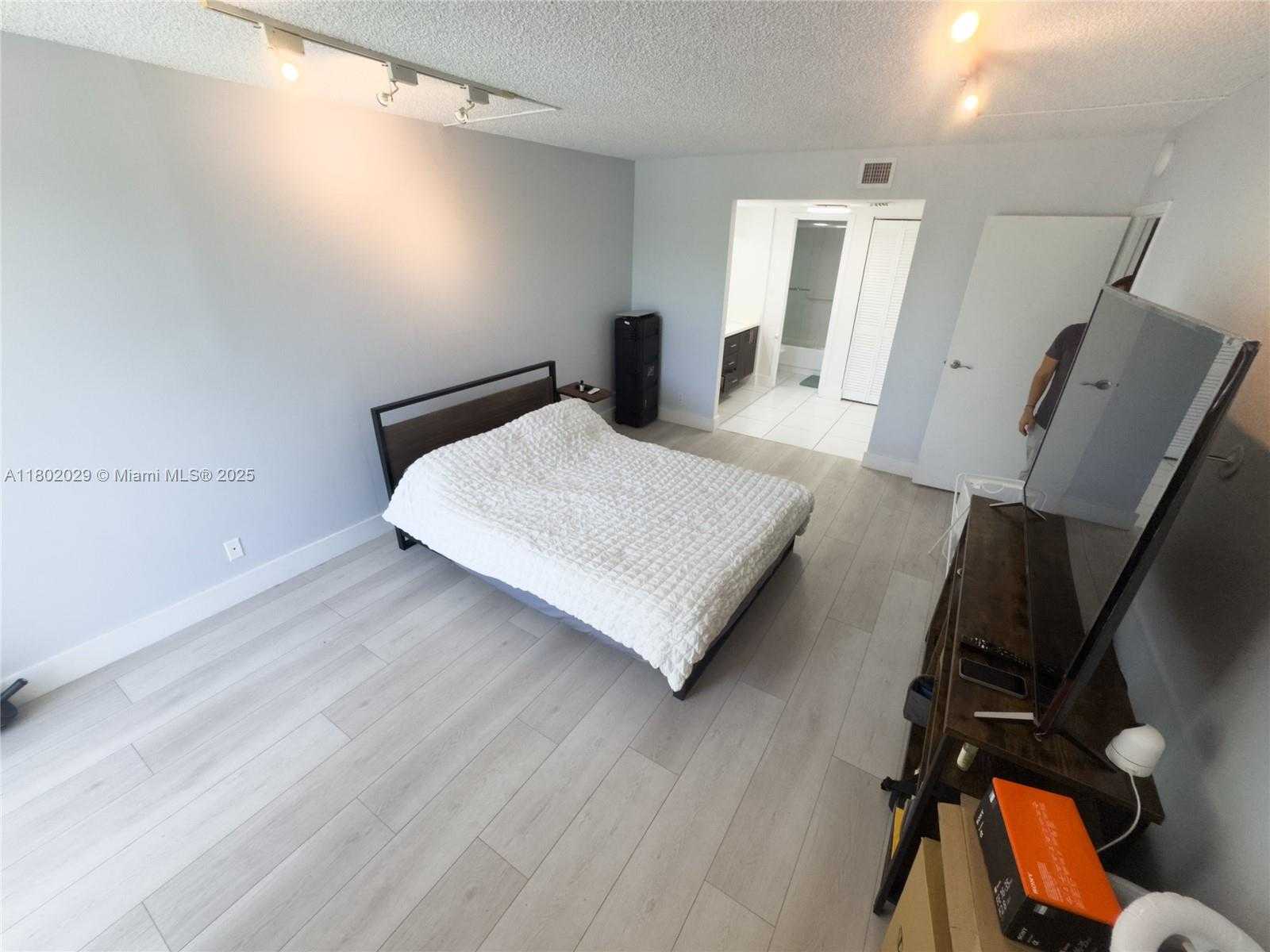 Small Image of 100 BAYVIEW DR #224, Sunny Isles Beach Number 40