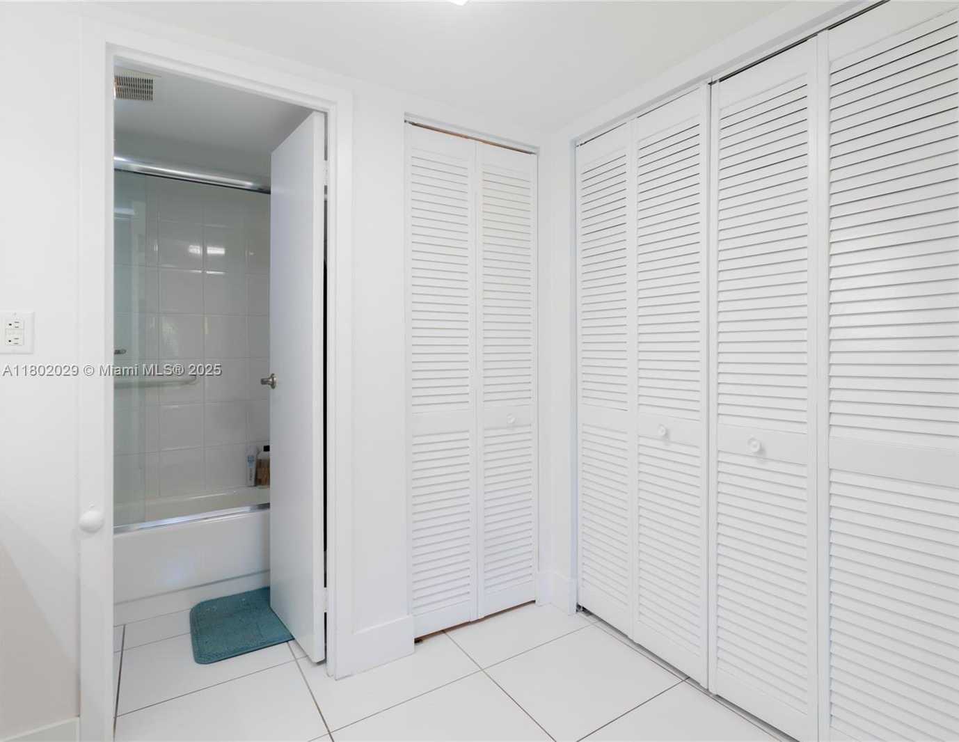 Small Image of 100 BAYVIEW DR #224, Sunny Isles Beach Number 43