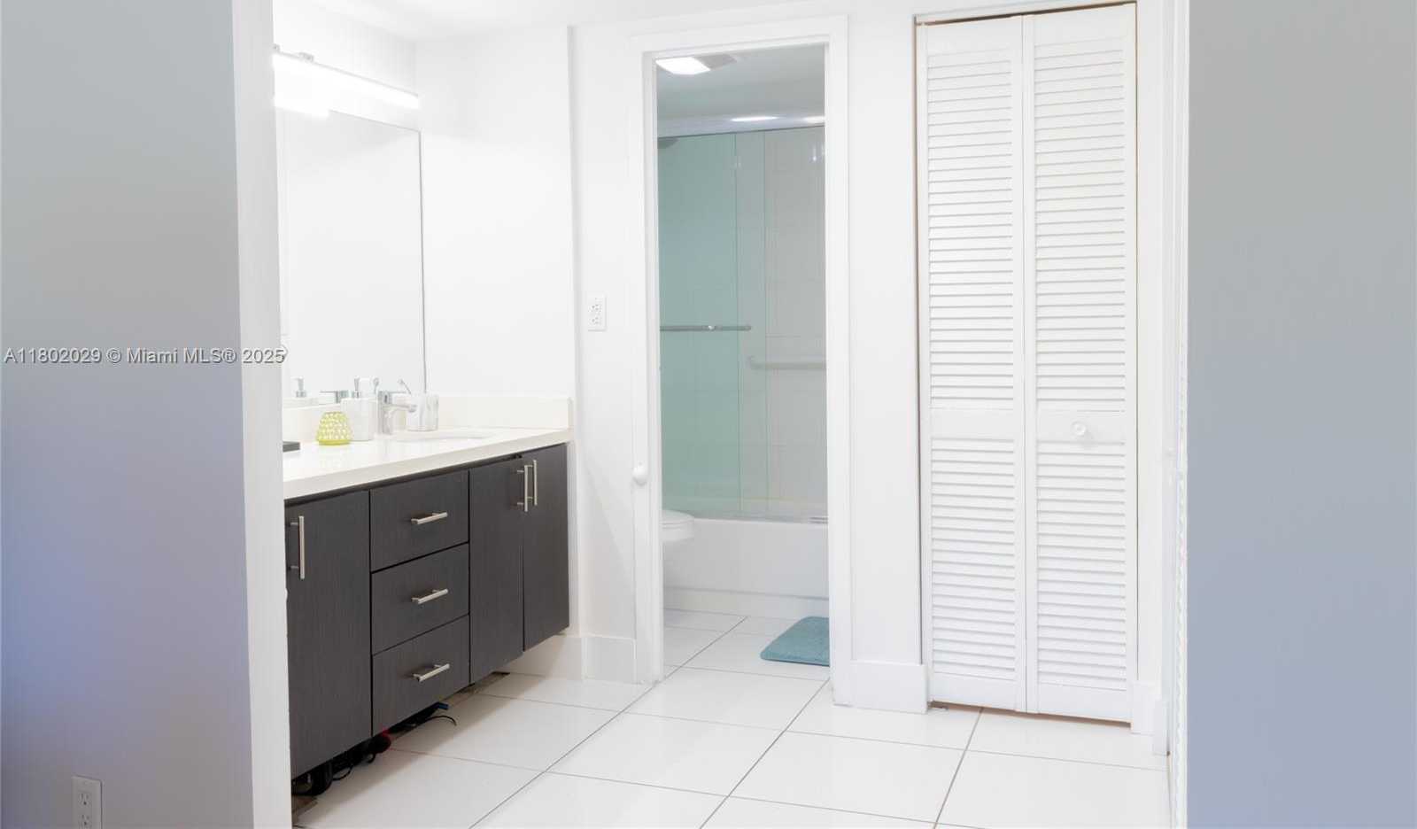 Small Image of 100 BAYVIEW DR #224, Sunny Isles Beach Number 44