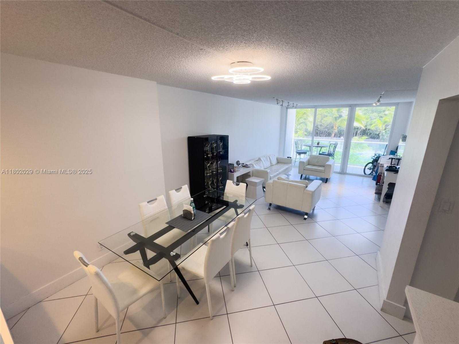 Small Image of 100 BAYVIEW DR #224, Sunny Isles Beach Number 8