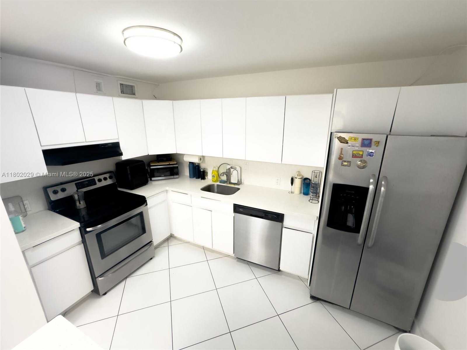 Small Image of 100 BAYVIEW DR #224, Sunny Isles Beach Number 9