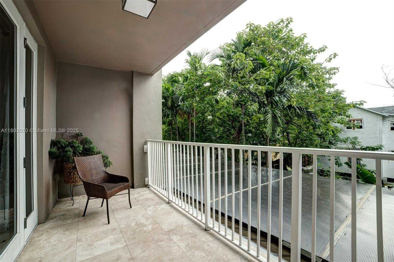 Small Image of 3540 MAIN HWY #203, Coconut Grove Number 11