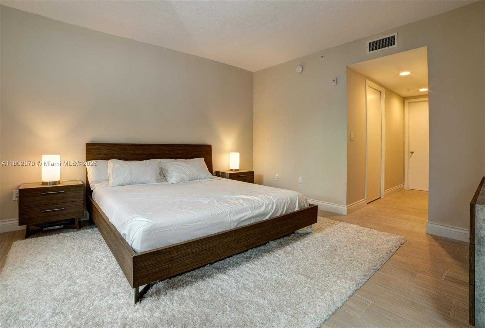 Small Image of 3540 MAIN HWY #203, Coconut Grove Number 13