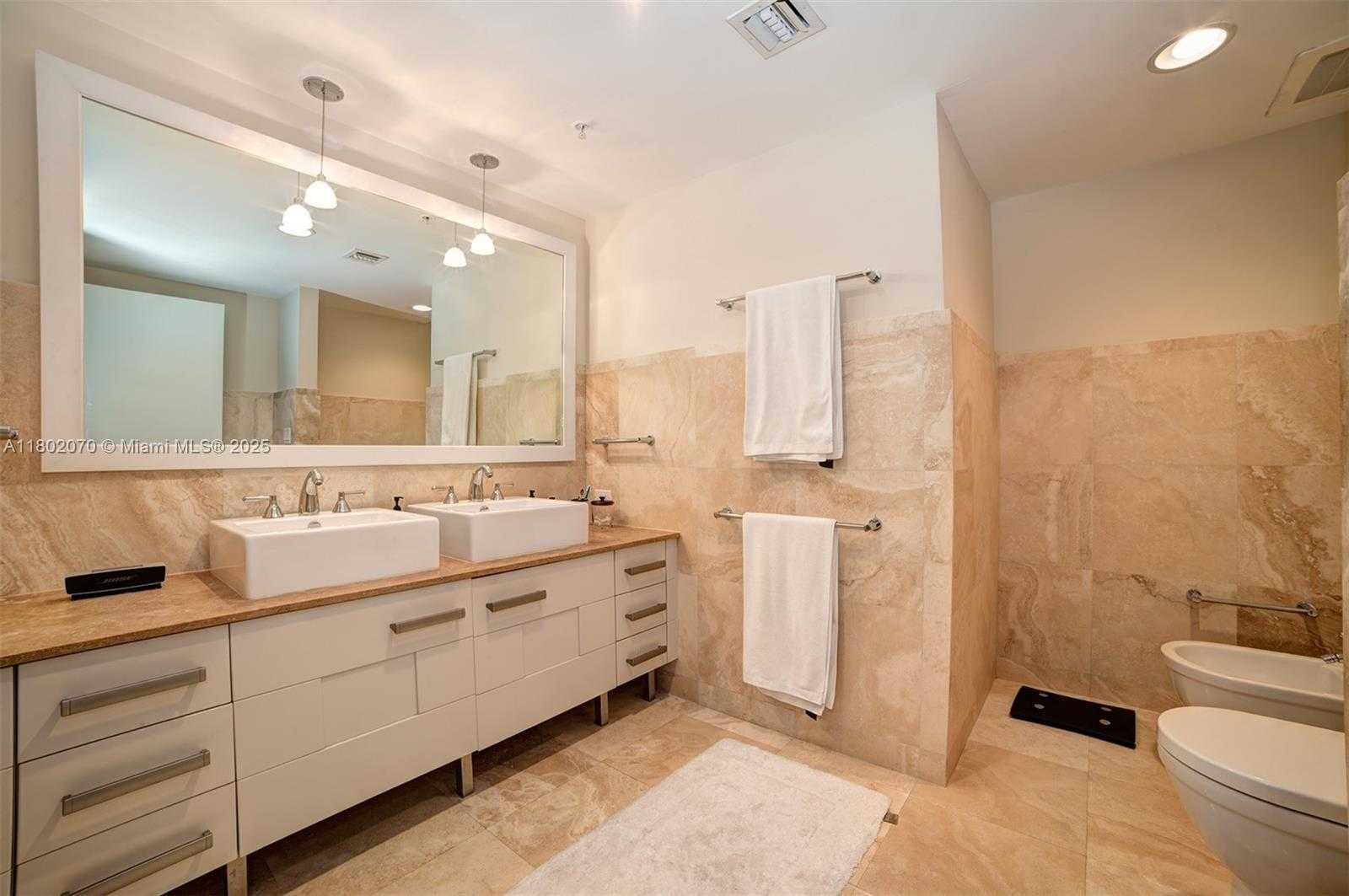 Small Image of 3540 MAIN HWY #203, Coconut Grove Number 16