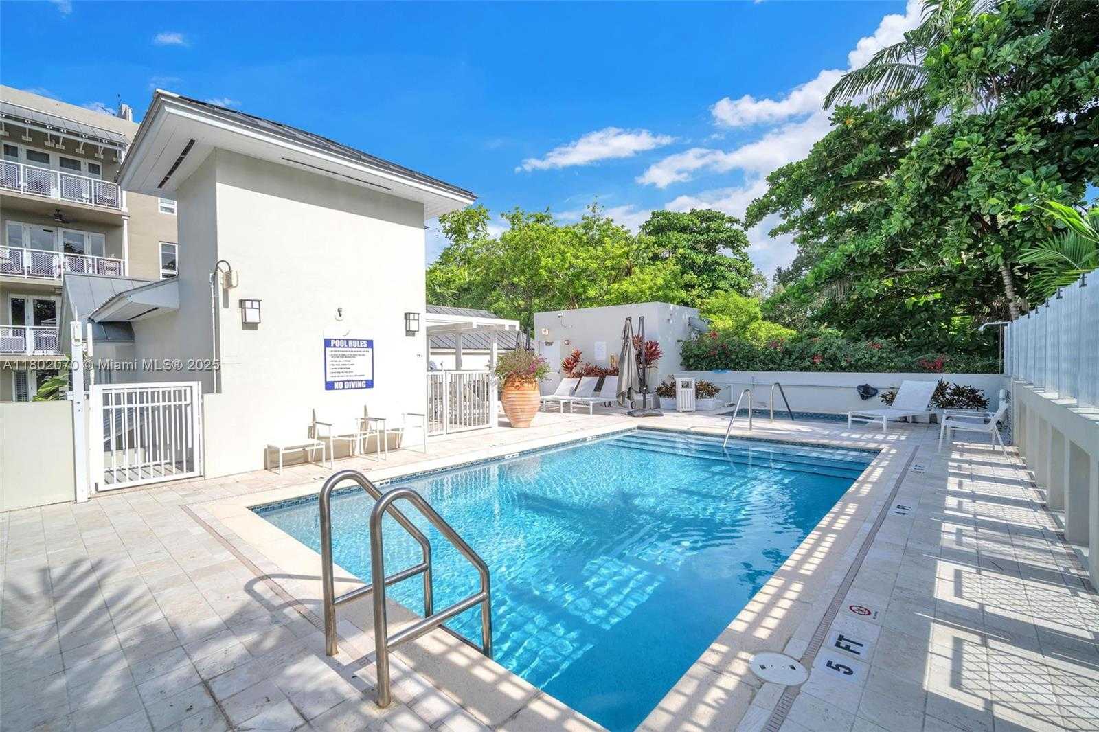 Small Image of 3540 MAIN HWY #203, Coconut Grove Number 20