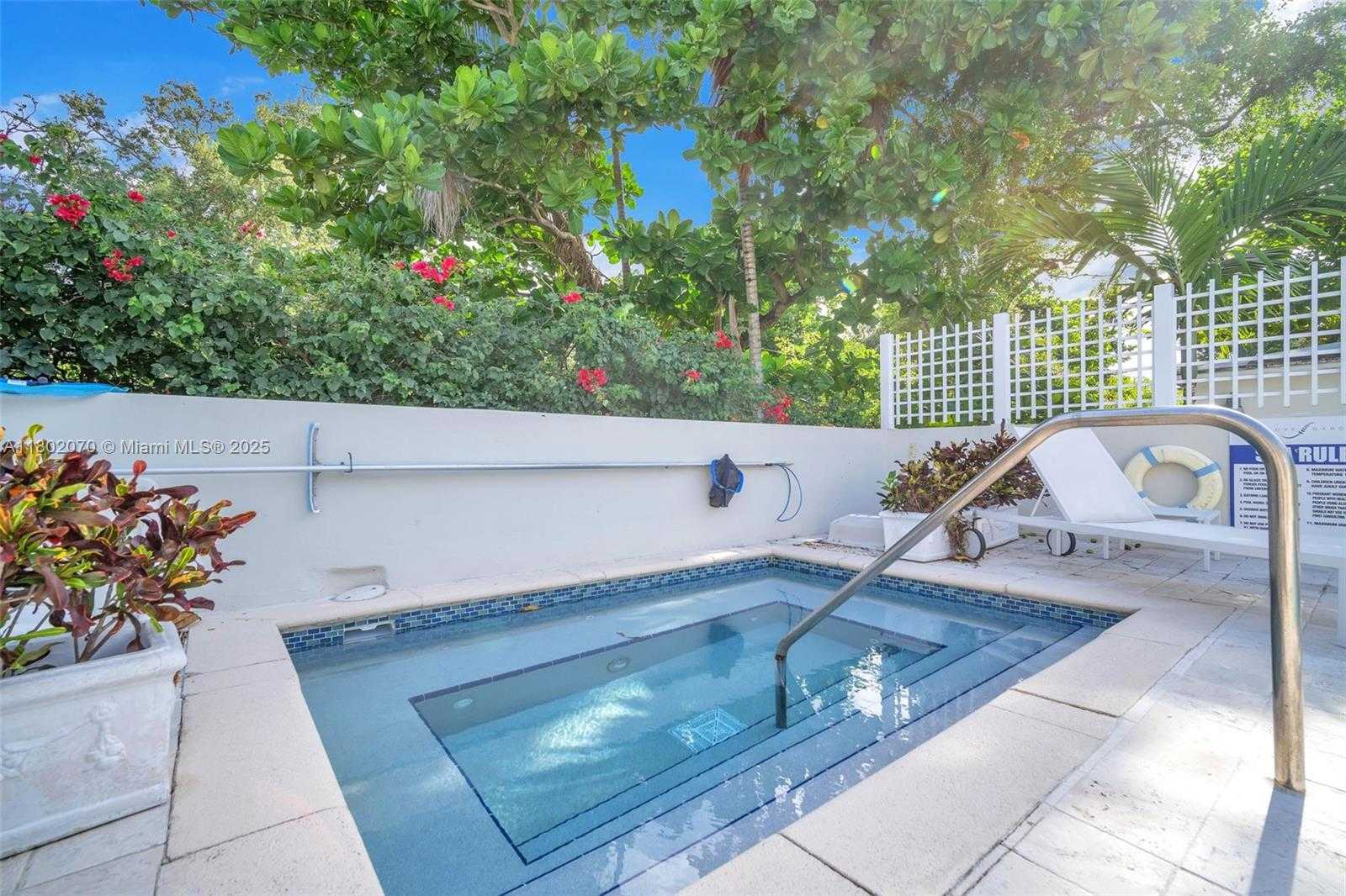 Small Image of 3540 MAIN HWY #203, Coconut Grove Number 23