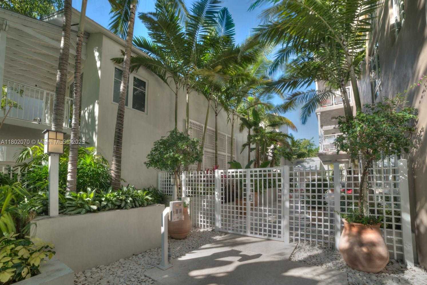 Small Image of 3540 MAIN HWY #203, Coconut Grove Number 26