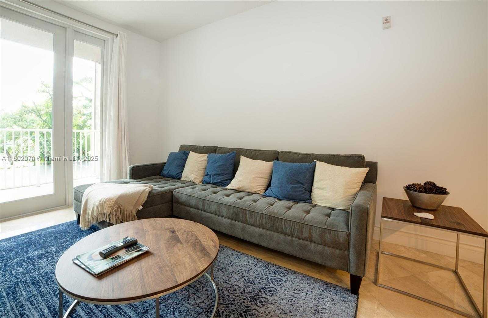 Small Image of 3540 MAIN HWY #203, Coconut Grove Number 4