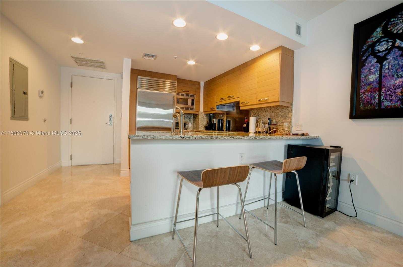 Small Image of 3540 MAIN HWY #203, Coconut Grove Number 7