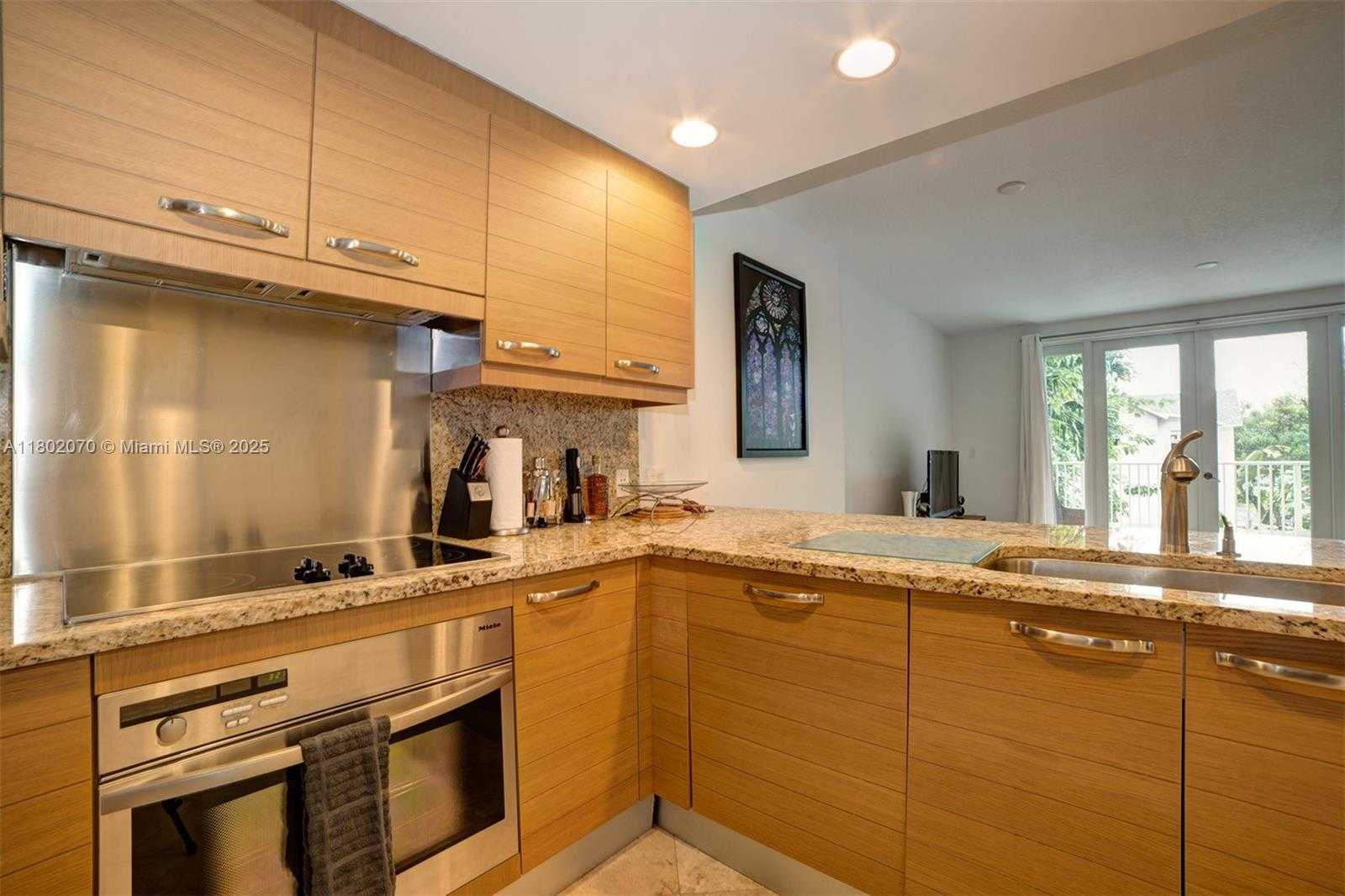 Small Image of 3540 MAIN HWY #203, Coconut Grove Number 9