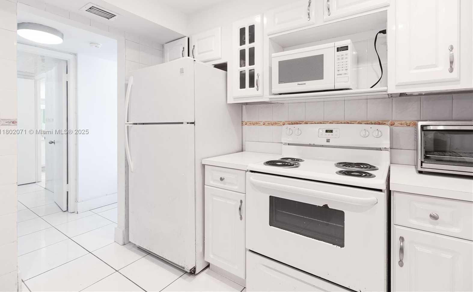 Small Image of 5838 COLLINS AVE #2H, Miami Beach Number 10