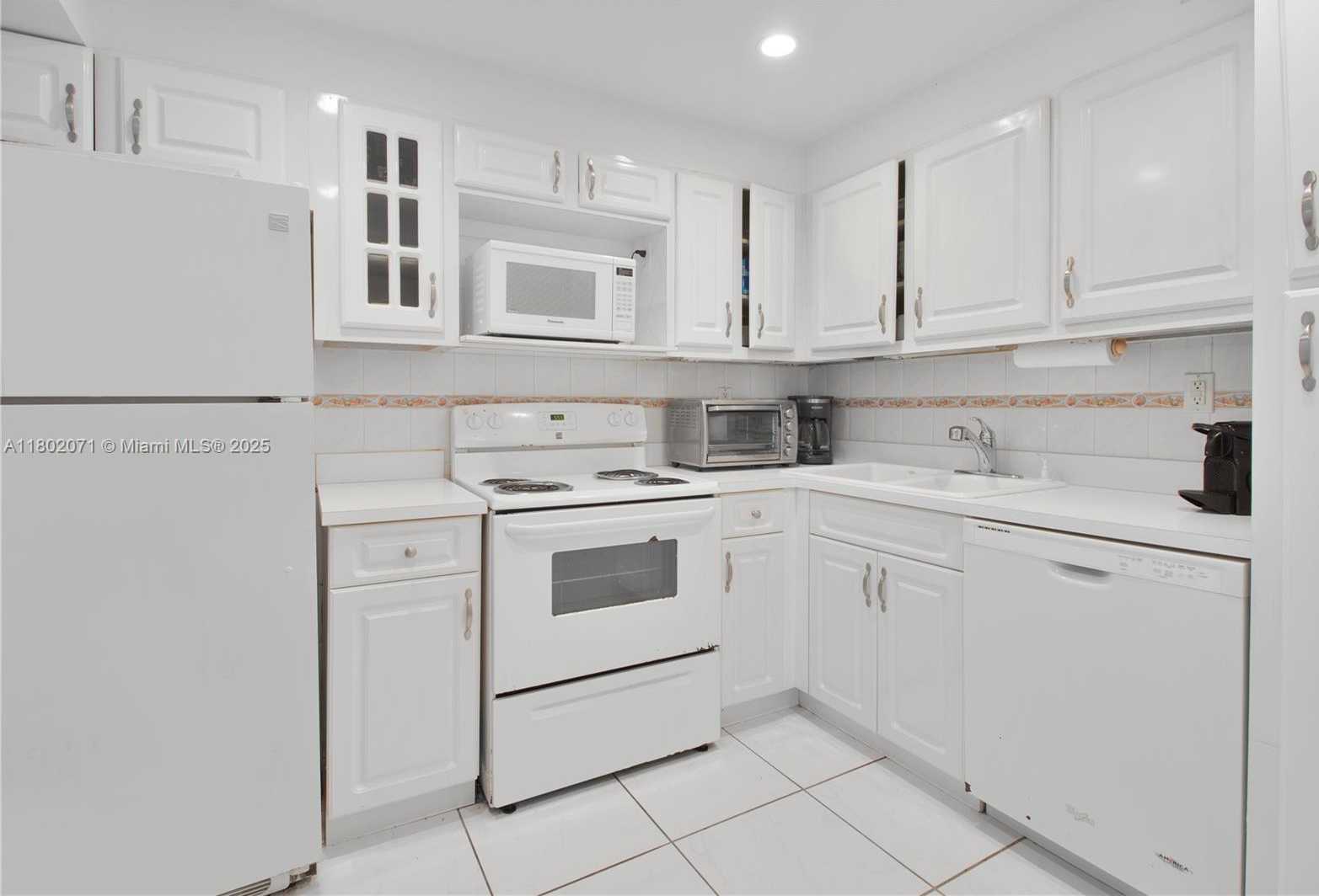 Small Image of 5838 COLLINS AVE #2H, Miami Beach Number 11