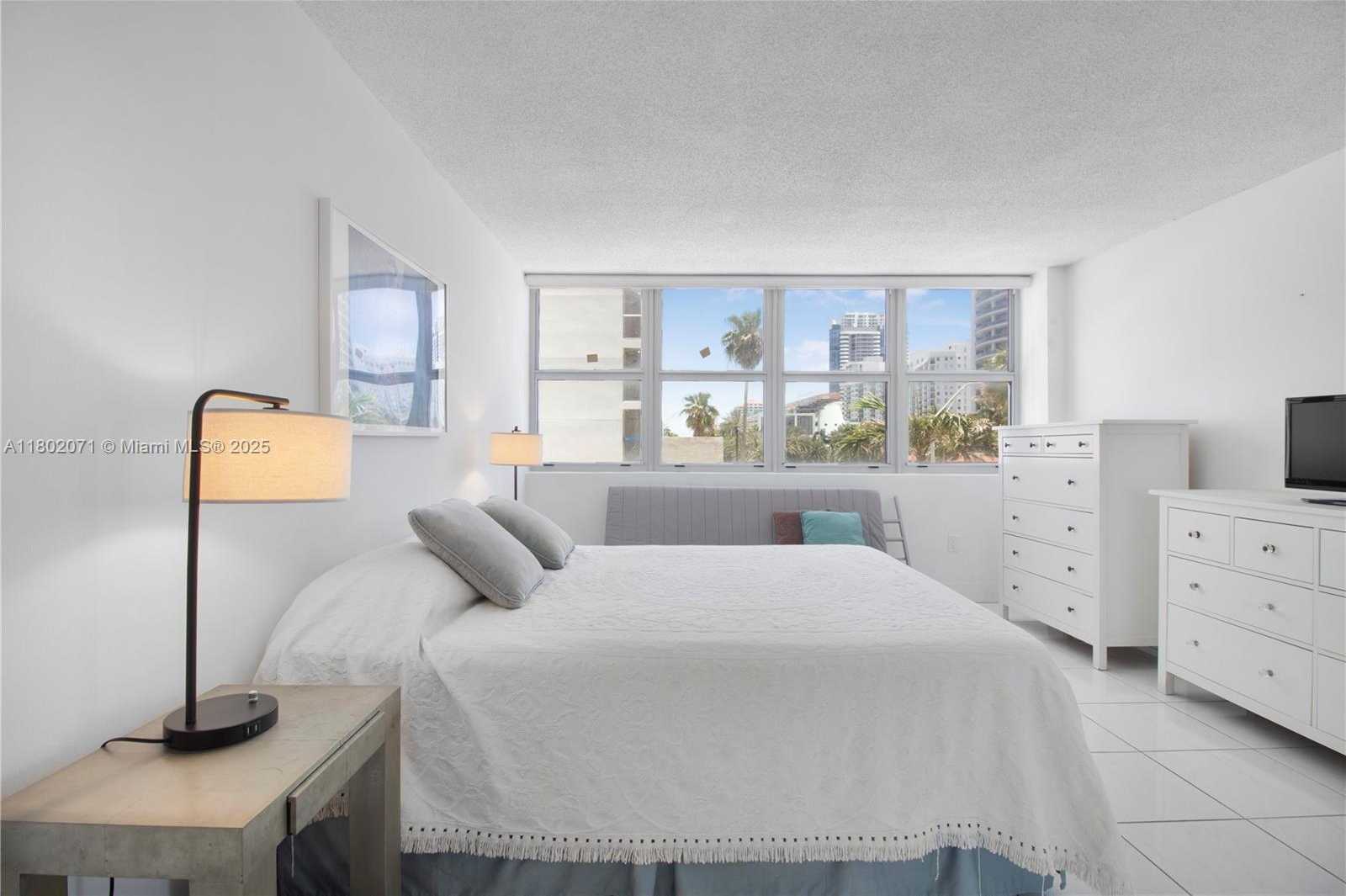 Small Image of 5838 COLLINS AVE #2H, Miami Beach Number 9