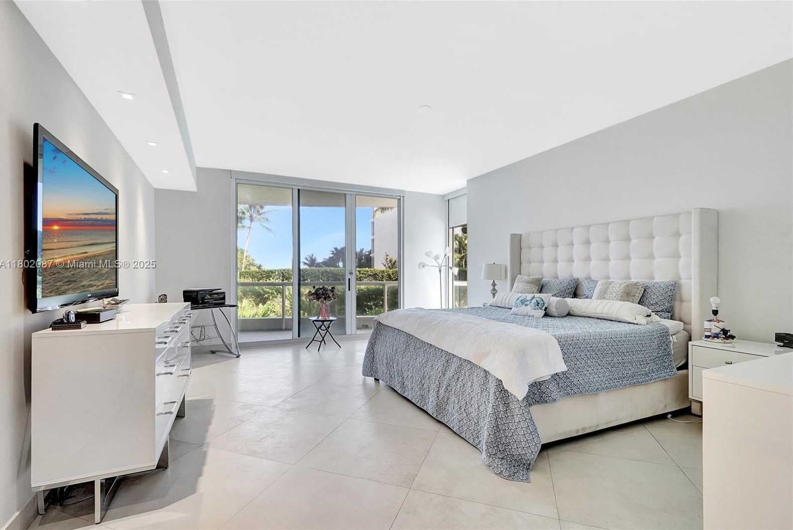 Small Image of 21200 POINT PL #403, Aventura Number 36