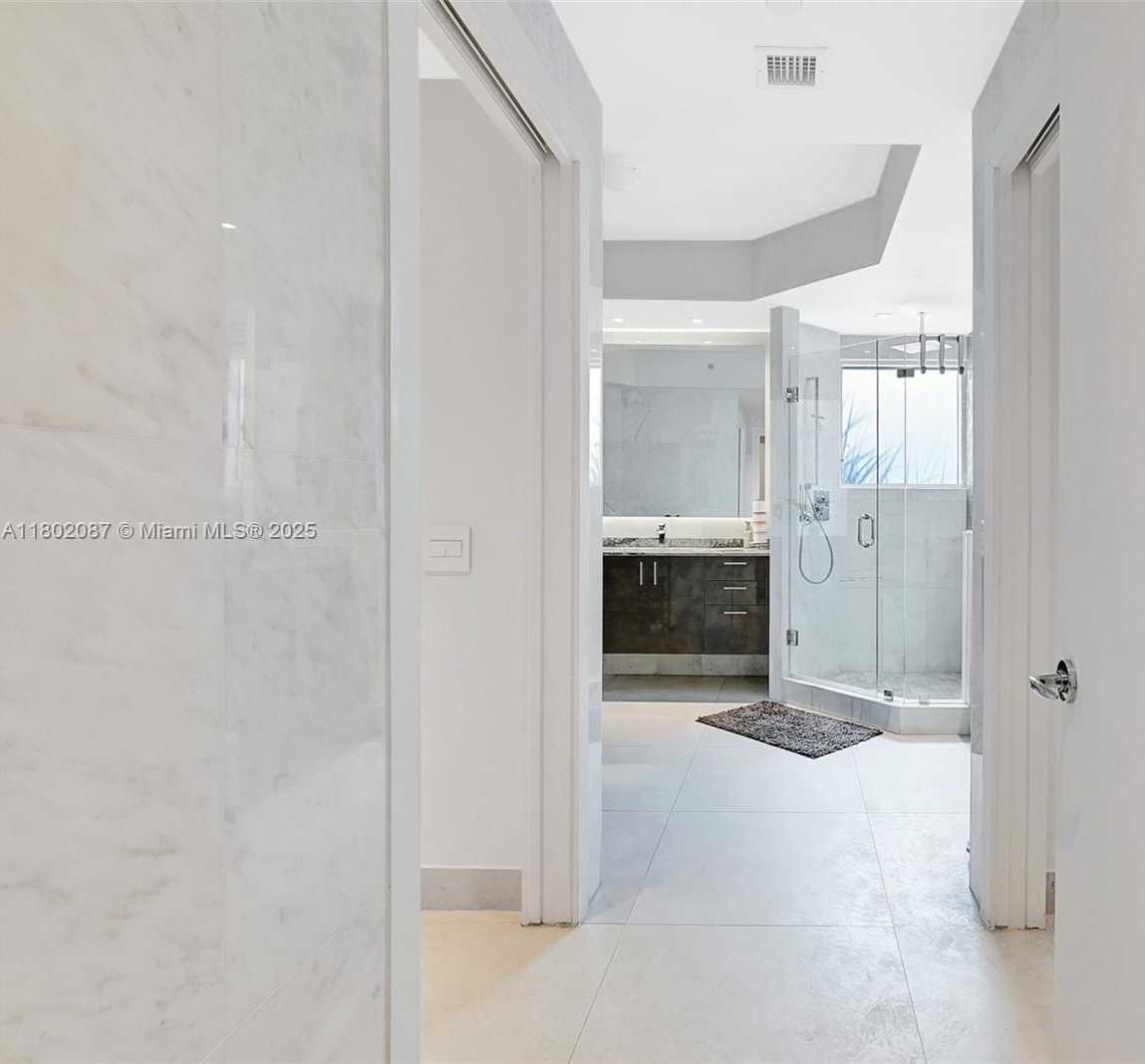Small Image of 21200 POINT PL #403, Aventura Number 43