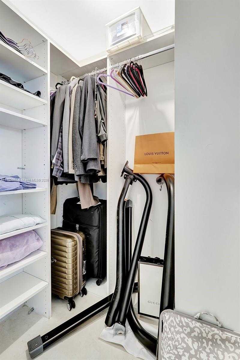 Small Image of 21200 POINT PL #403, Aventura Number 57