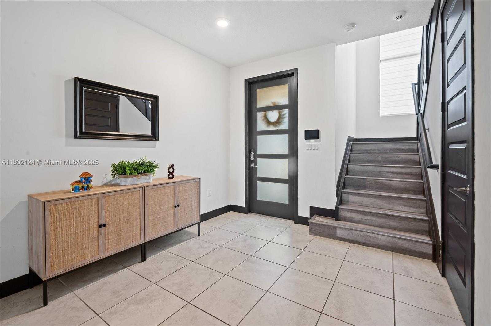 Small Image of 15776 NW 91st Ct, Miami Lakes, FL 33016, USA Number 10