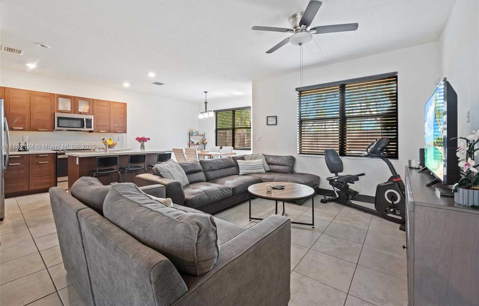 Small Image of 15776 NW 91st Ct, Miami Lakes, FL 33016, USA Number 12