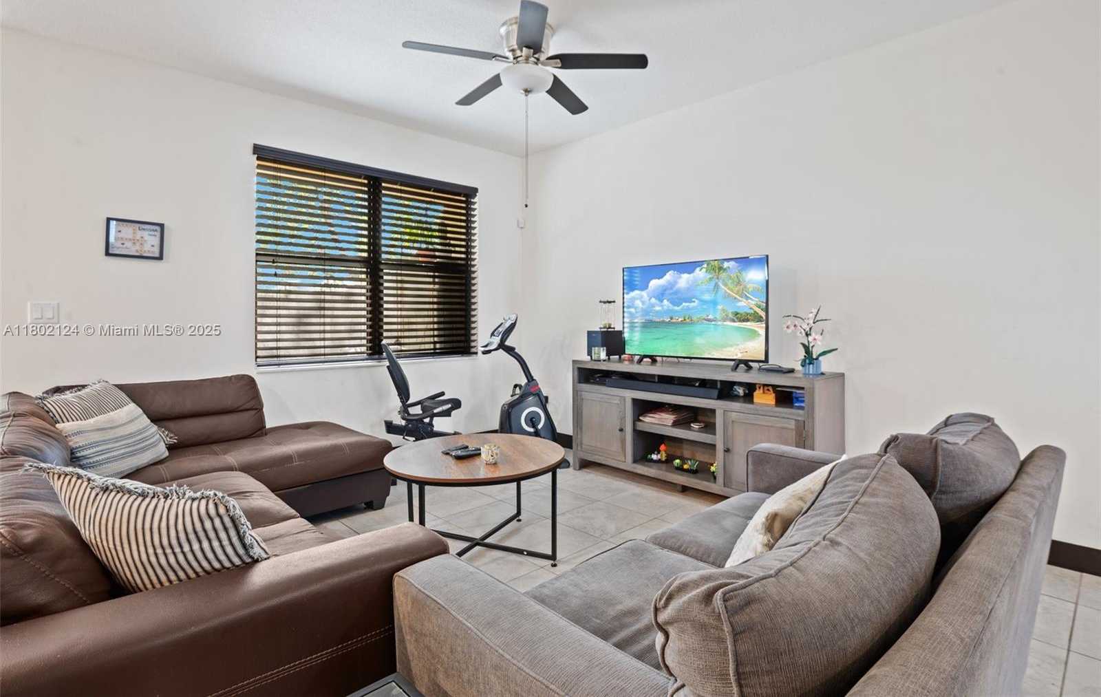 Small Image of 15776 NW 91st Ct, Miami Lakes, FL 33016, USA Number 13