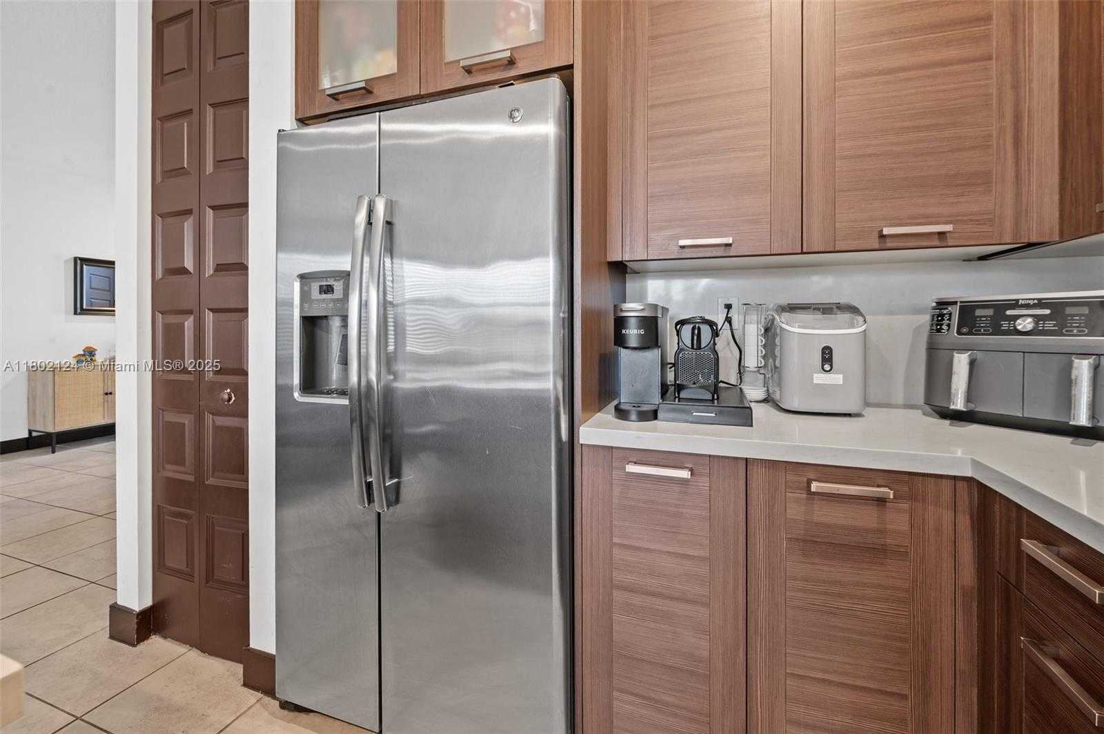 Small Image of 15776 NW 91st Ct, Miami Lakes, FL 33016, USA Number 16