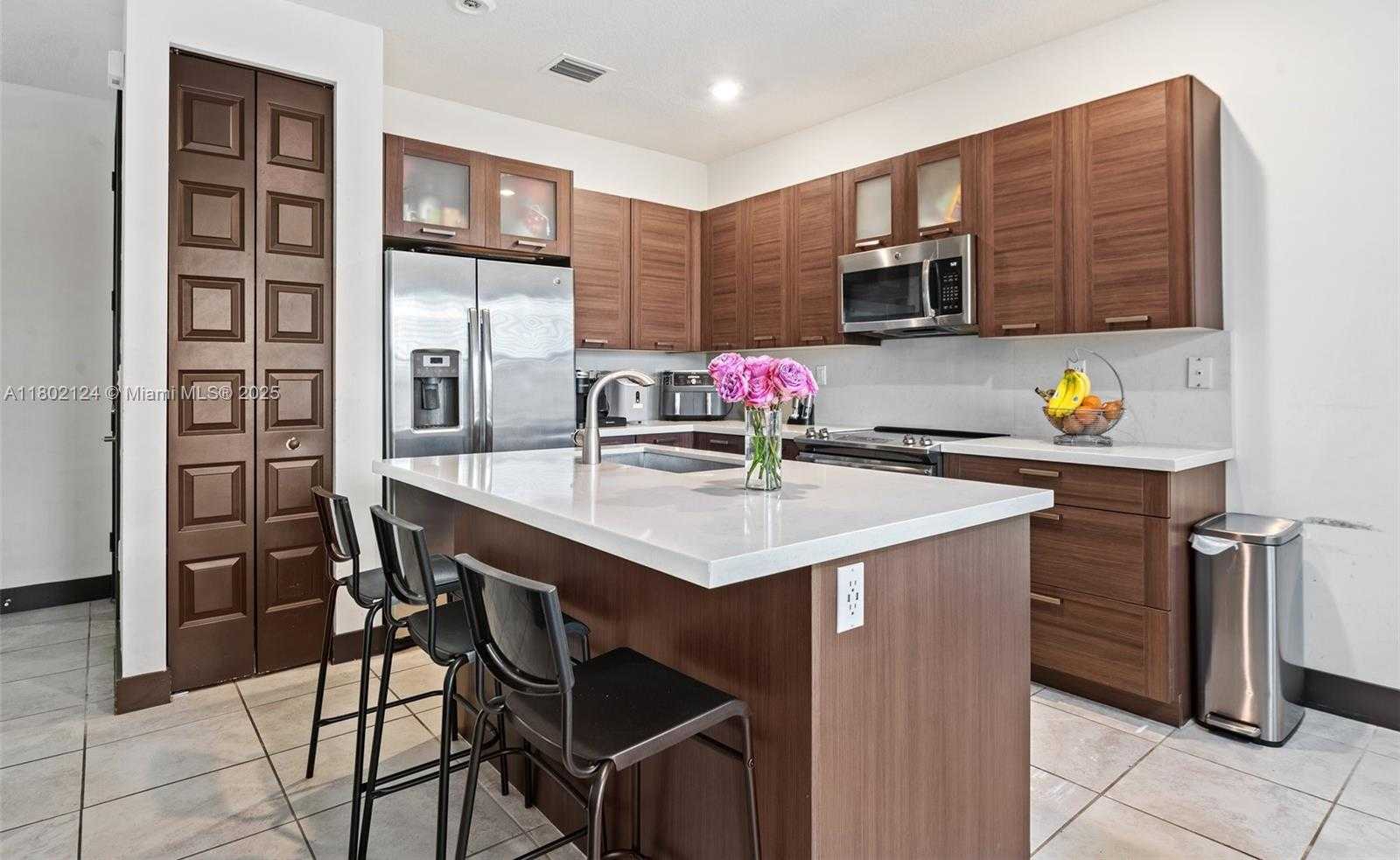 Small Image of 15776 NW 91st Ct, Miami Lakes, FL 33016, USA Number 17