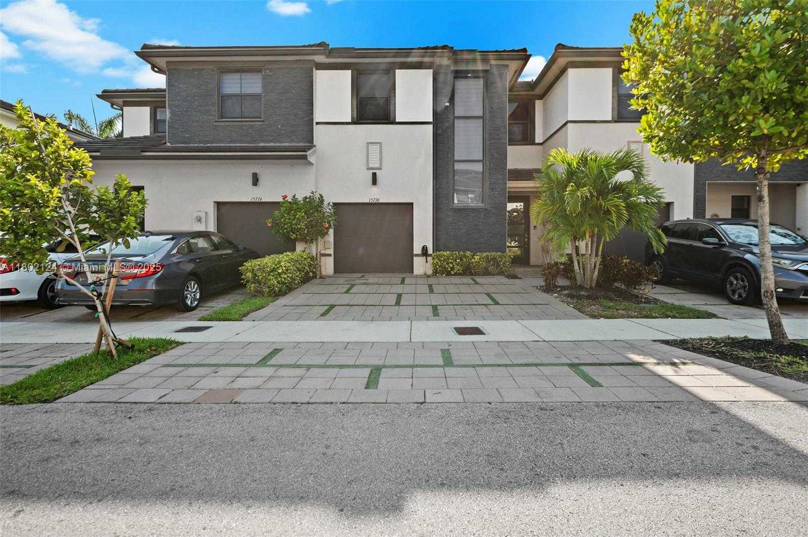 Small Image of 15776 NW 91st Ct, Miami Lakes, FL 33016, USA Number 2
