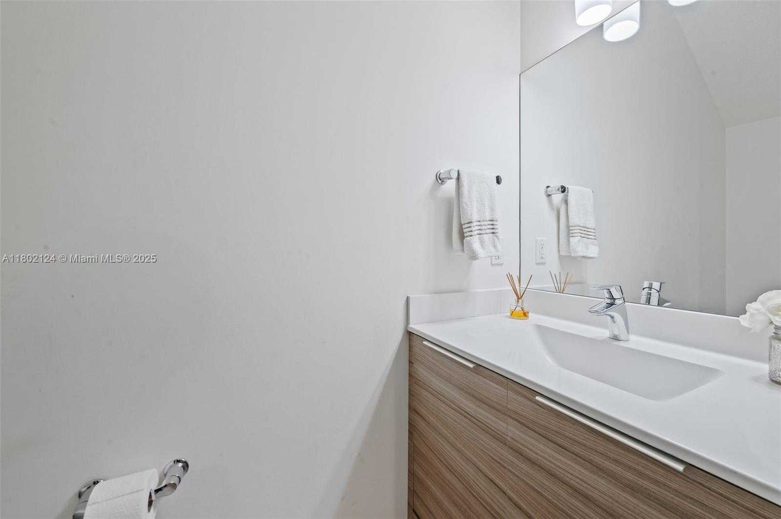 Small Image of 15776 NW 91st Ct, Miami Lakes, FL 33016, USA Number 20