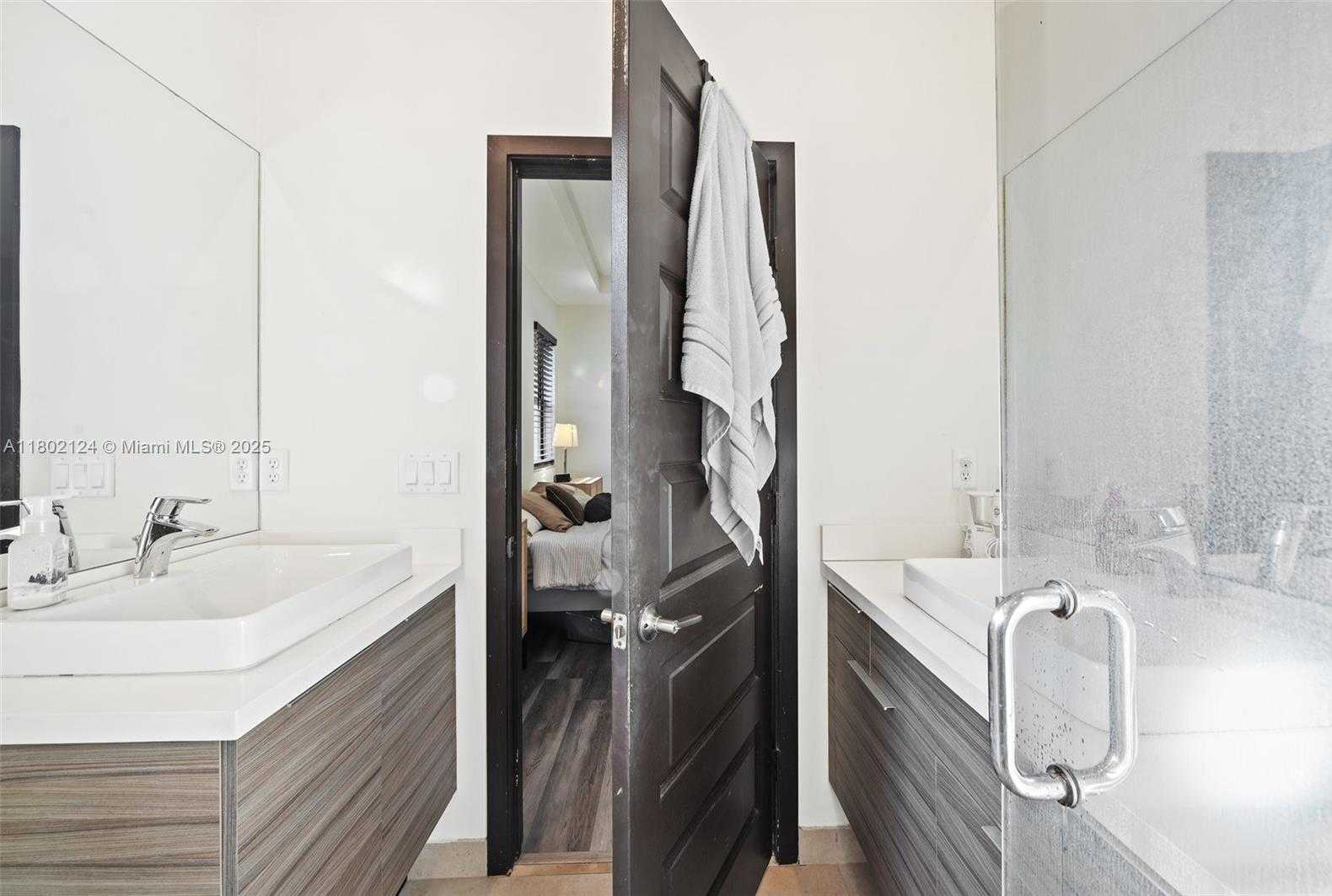 Small Image of 15776 NW 91st Ct, Miami Lakes, FL 33016, USA Number 25