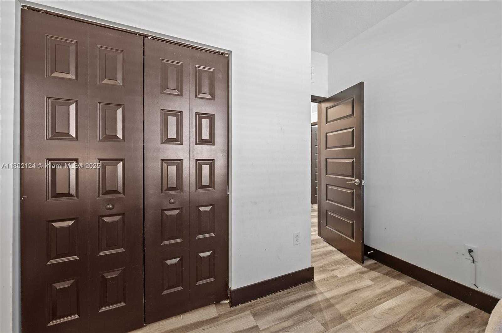 Small Image of 15776 NW 91st Ct, Miami Lakes, FL 33016, USA Number 27