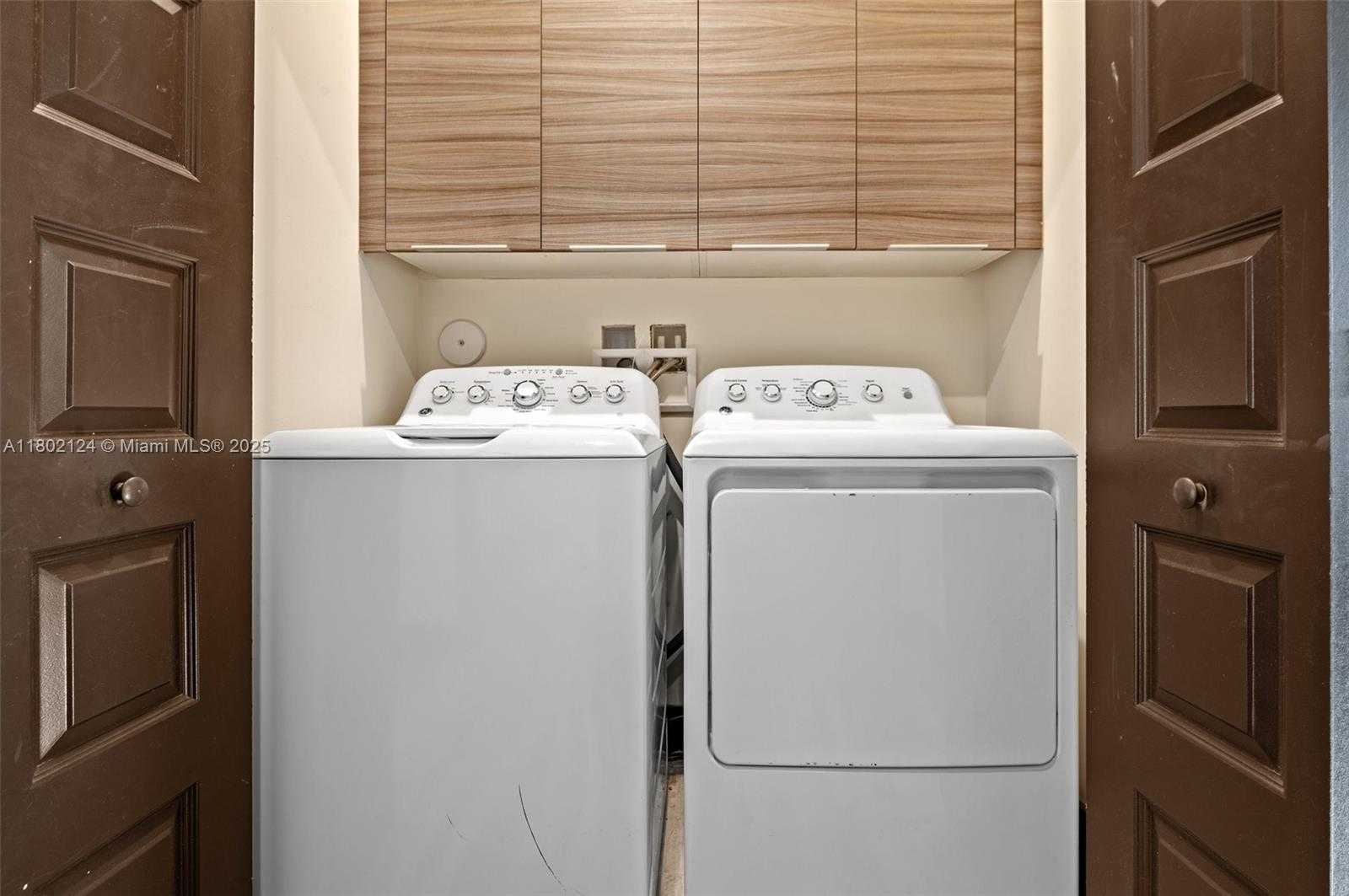 Small Image of 15776 NW 91st Ct, Miami Lakes, FL 33016, USA Number 29