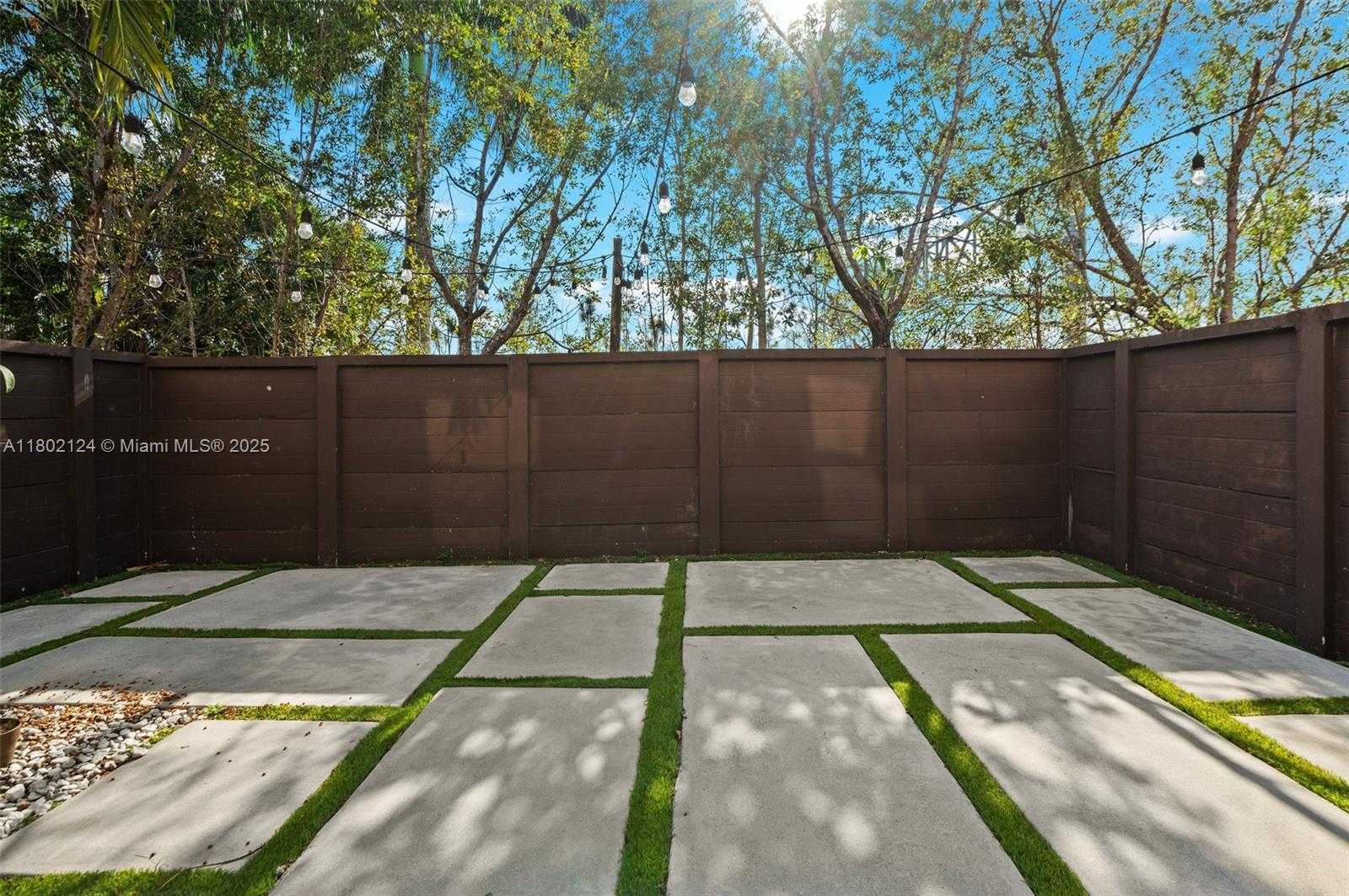 Small Image of 15776 NW 91st Ct, Miami Lakes, FL 33016, USA Number 31