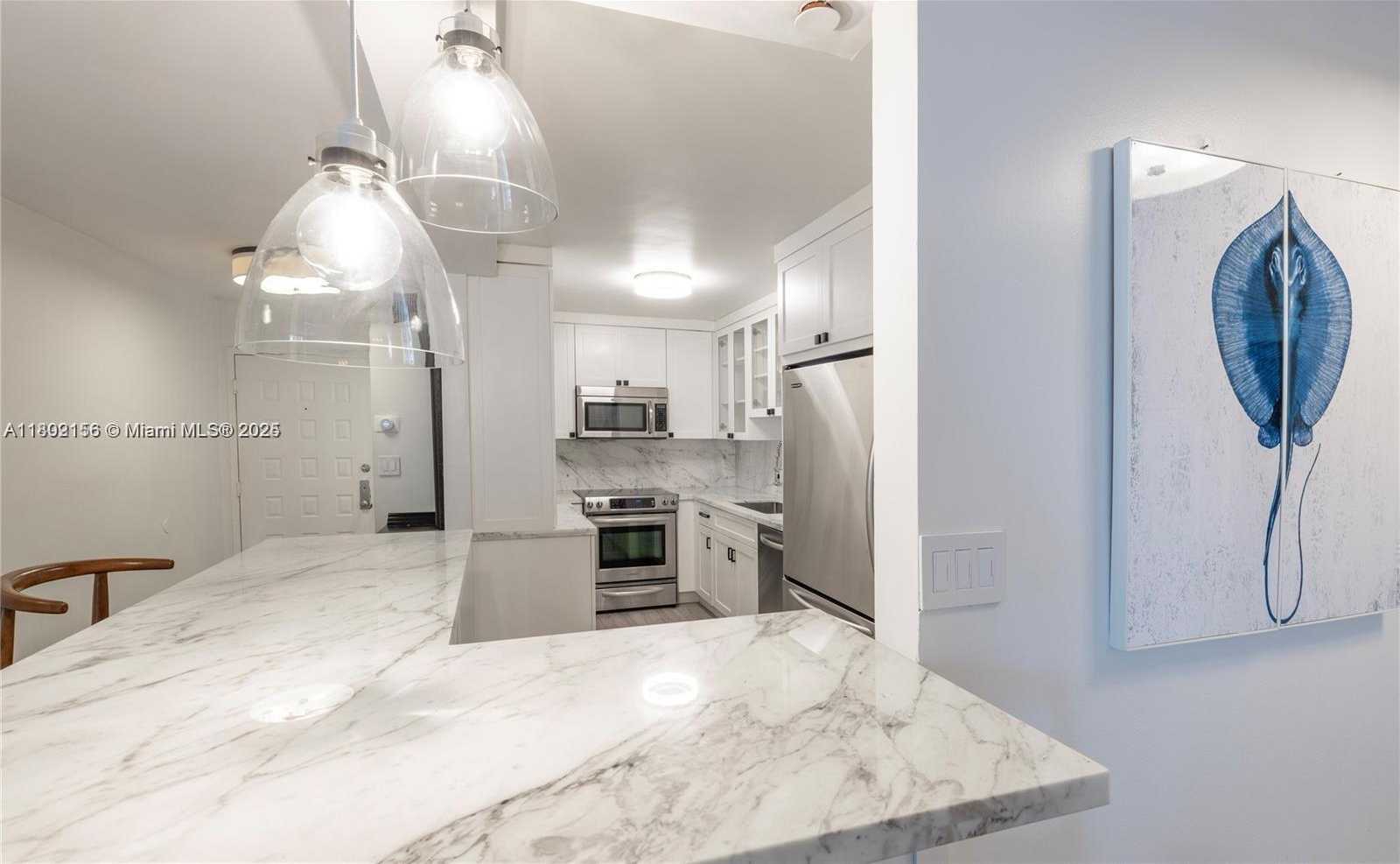 Small Image of 6061 COLLINS AVE #7D, Miami Beach Number 14