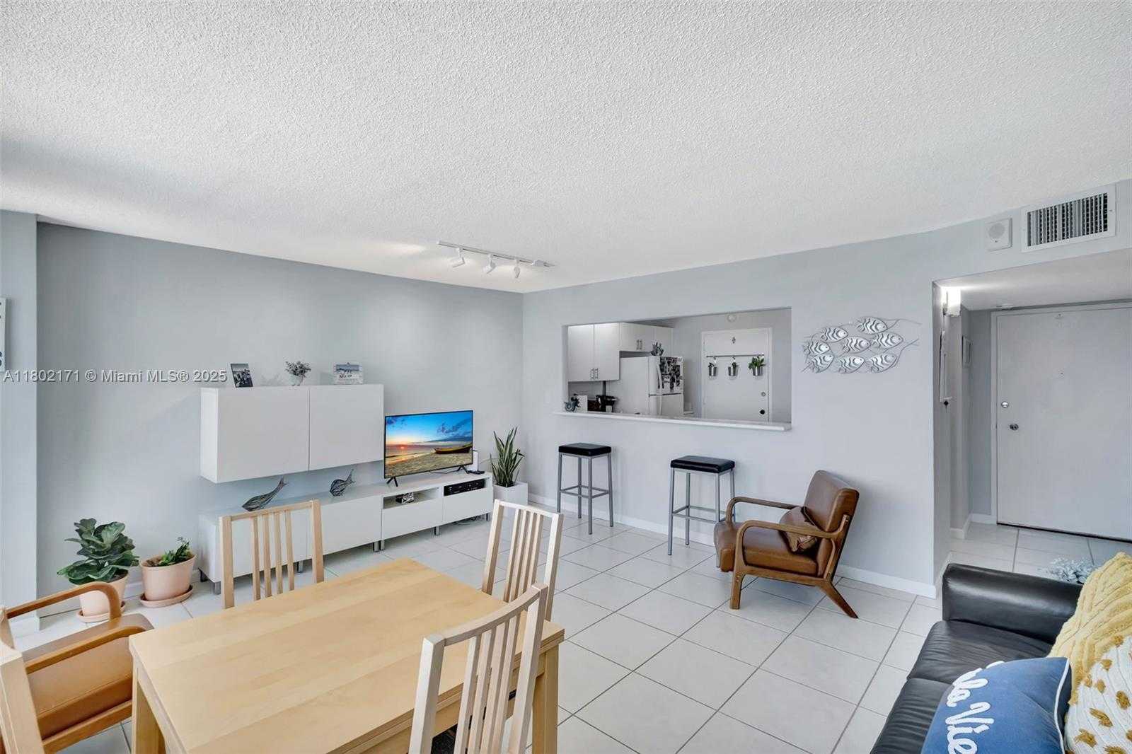 Small Image of 7135 COLLINS AVE #1614, Miami Beach Number 14