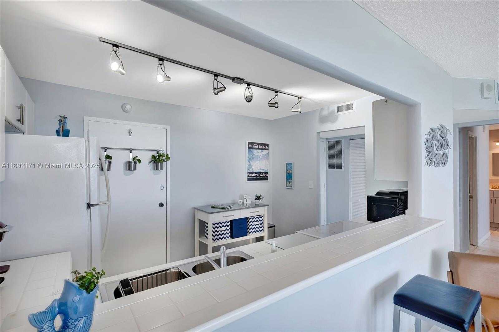 Small Image of 7135 COLLINS AVE #1614, Miami Beach Number 15