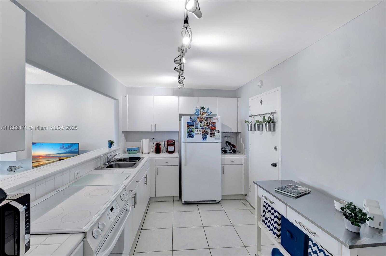 Small Image of 7135 COLLINS AVE #1614, Miami Beach Number 16