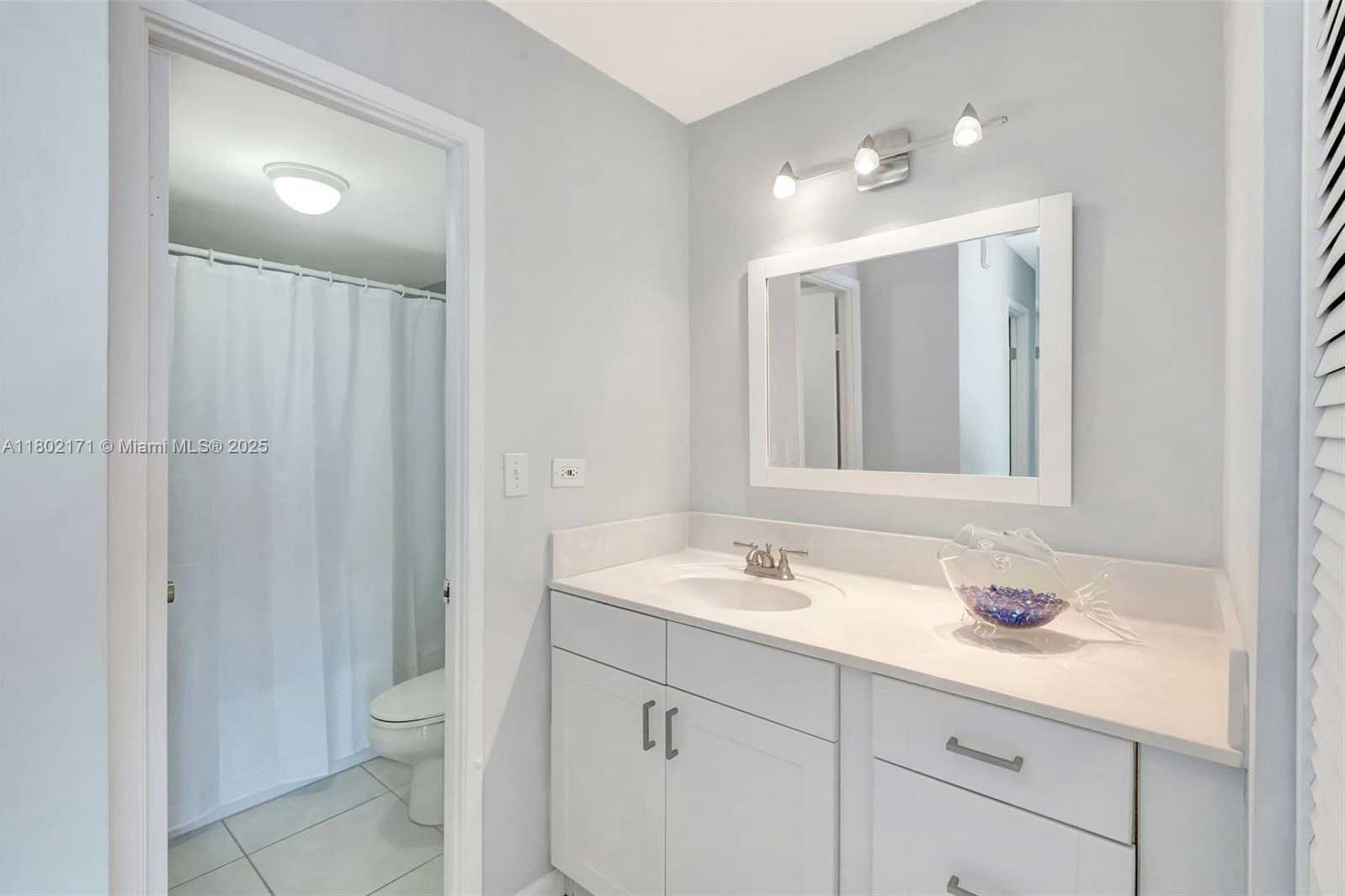 Small Image of 7135 COLLINS AVE #1614, Miami Beach Number 21