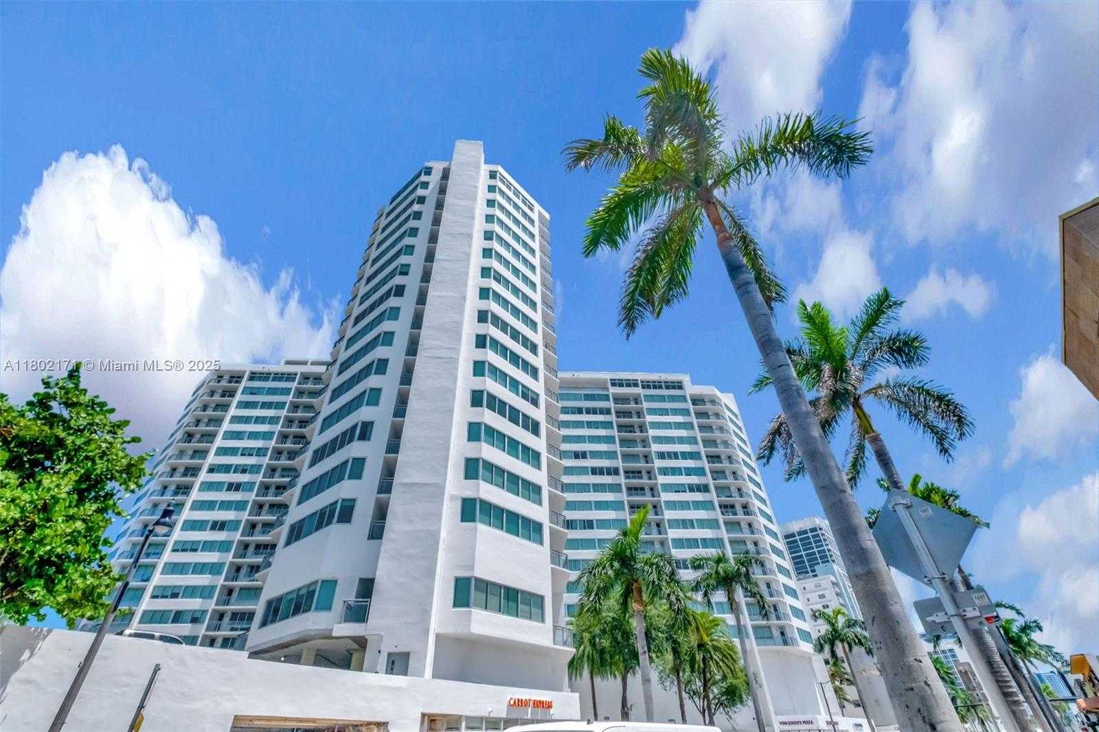 Small Image of 7135 COLLINS AVE #1614, Miami Beach Number 3