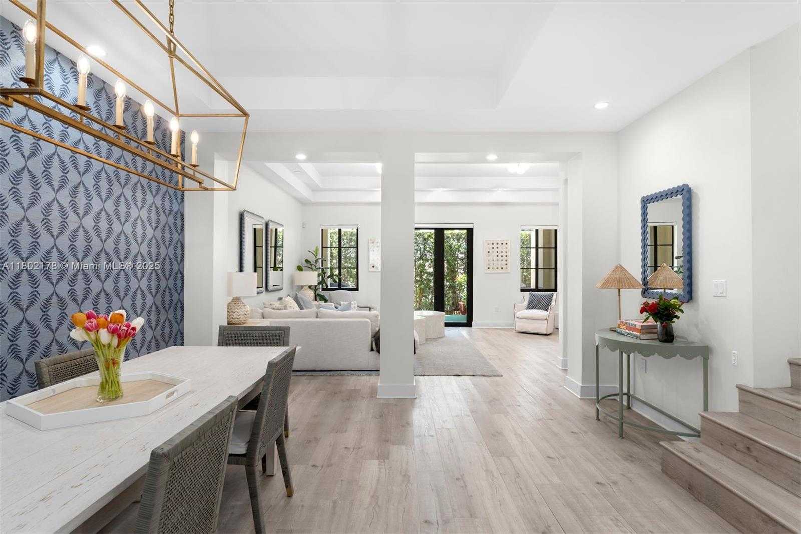 Small Image of 622 MALAGA AVE #622, Coral Gables Number 17
