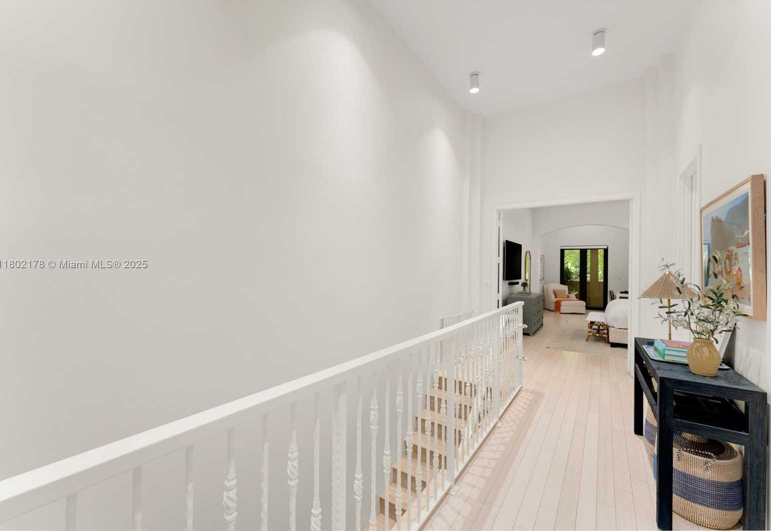 Small Image of 622 MALAGA AVE #622, Coral Gables Number 20