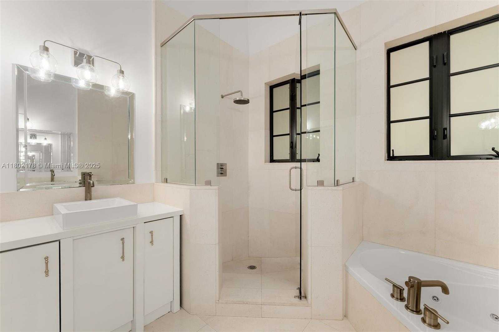 Small Image of 622 MALAGA AVE #622, Coral Gables Number 8