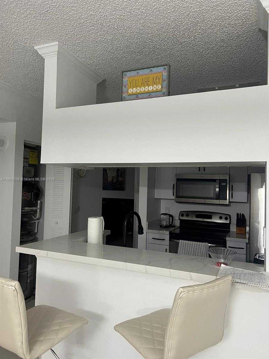Small Image of 17150 NORTH BAY RD #2218, Sunny Isles Beach Number 5
