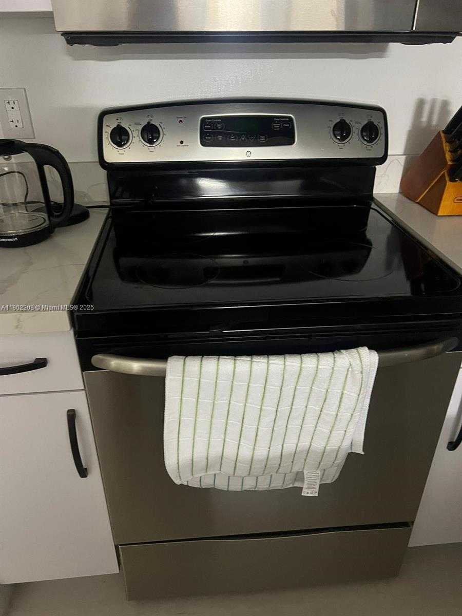 Small Image of 17150 NORTH BAY RD #2218, Sunny Isles Beach Number 7