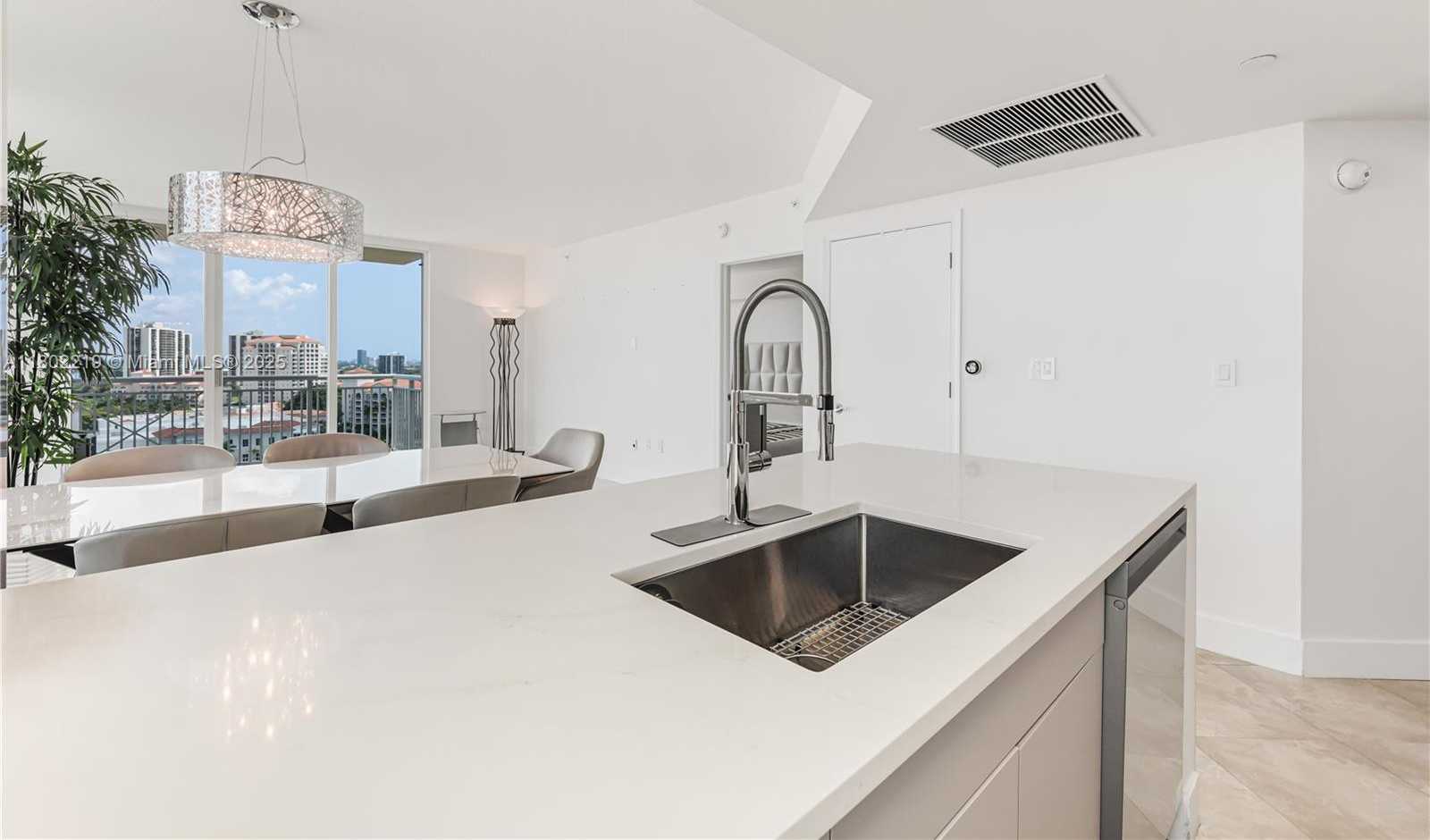 Small Image of 19501 #1613, Aventura Number 11