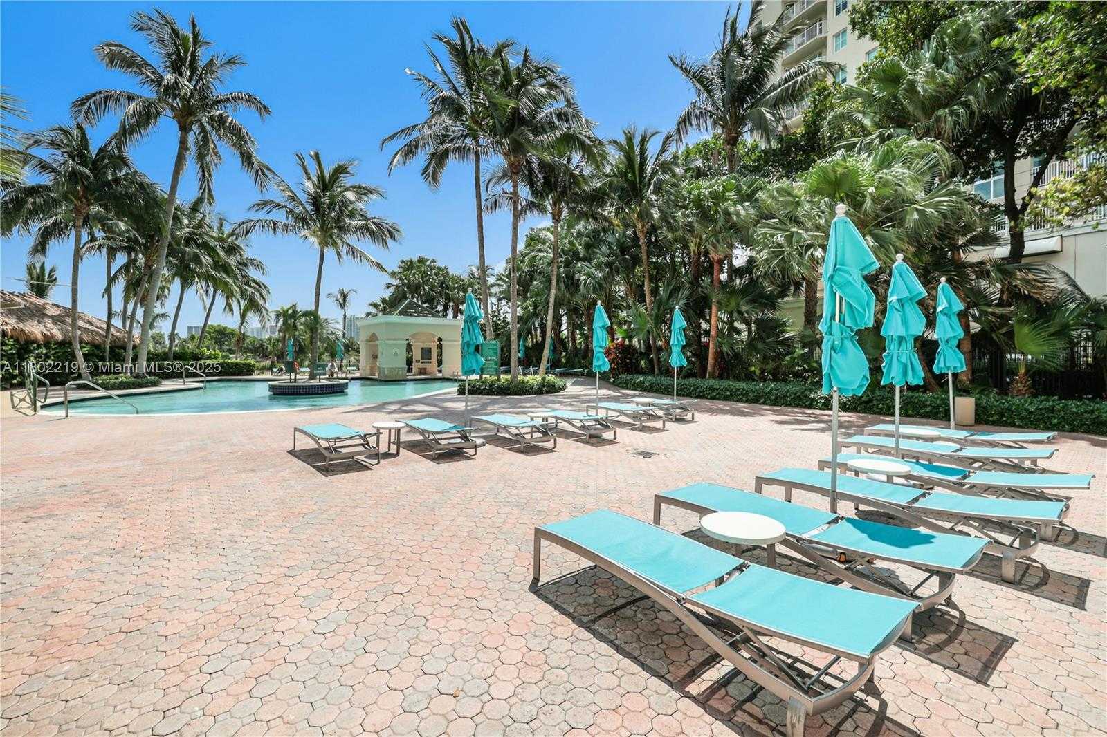 Small Image of 19501 #1613, Aventura Number 37
