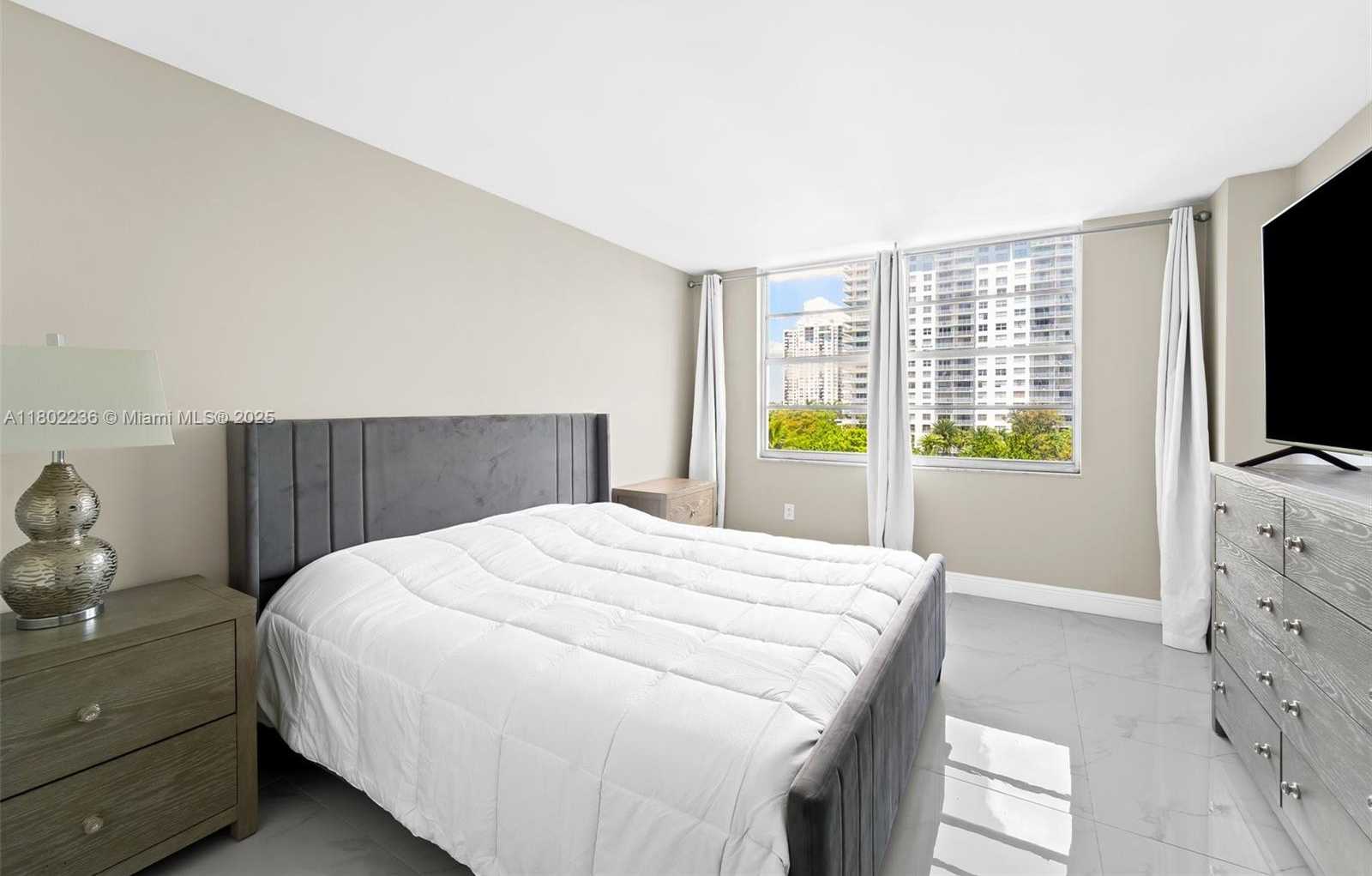 Small Image of 2851 NORTH EAST 183RD ST #510E, Aventura Number 4